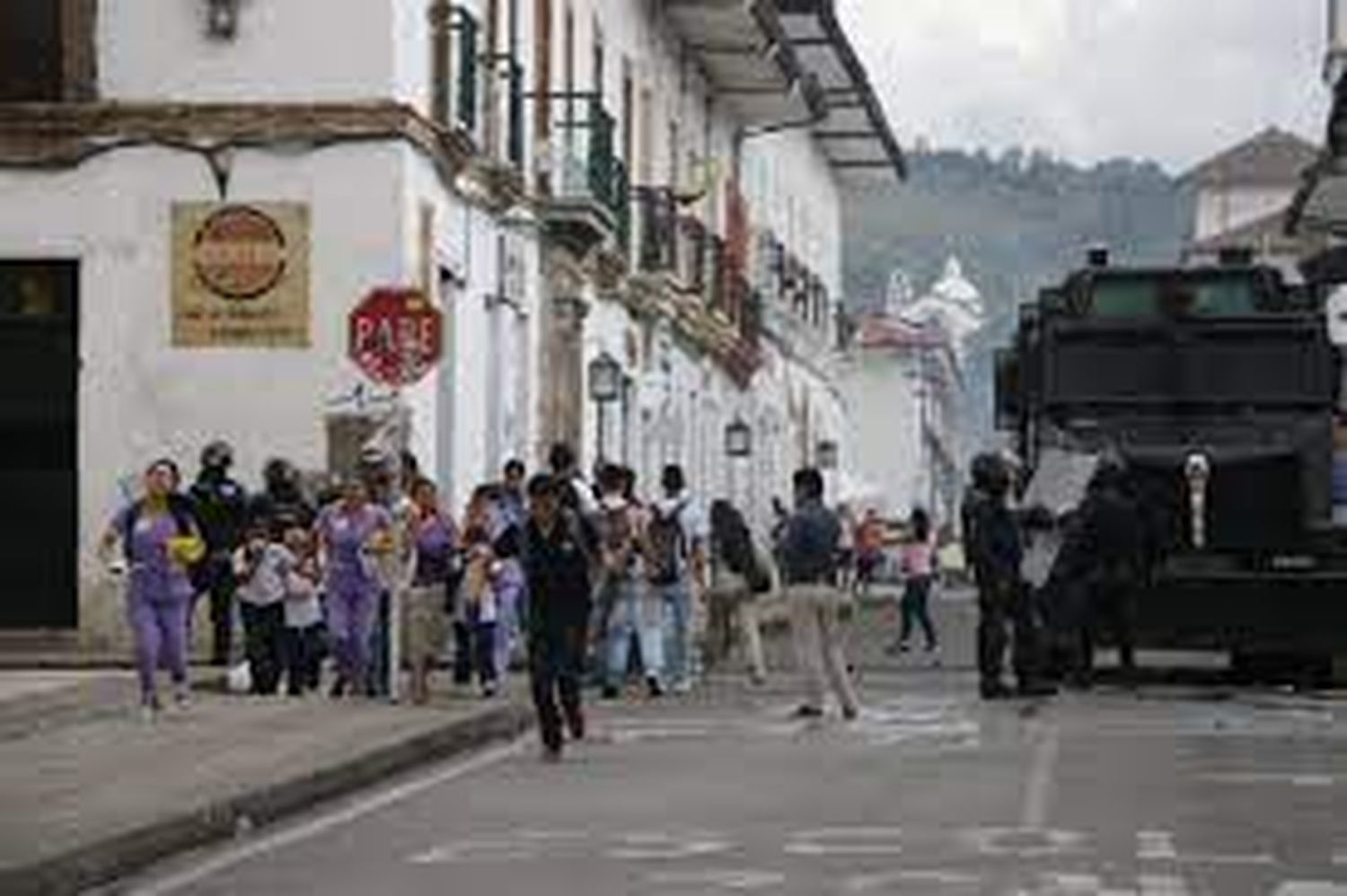 Joven se quita la vida tras haber sido detenida en marchas en Colombia