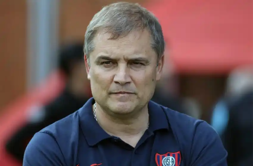 Otro técnico que se va