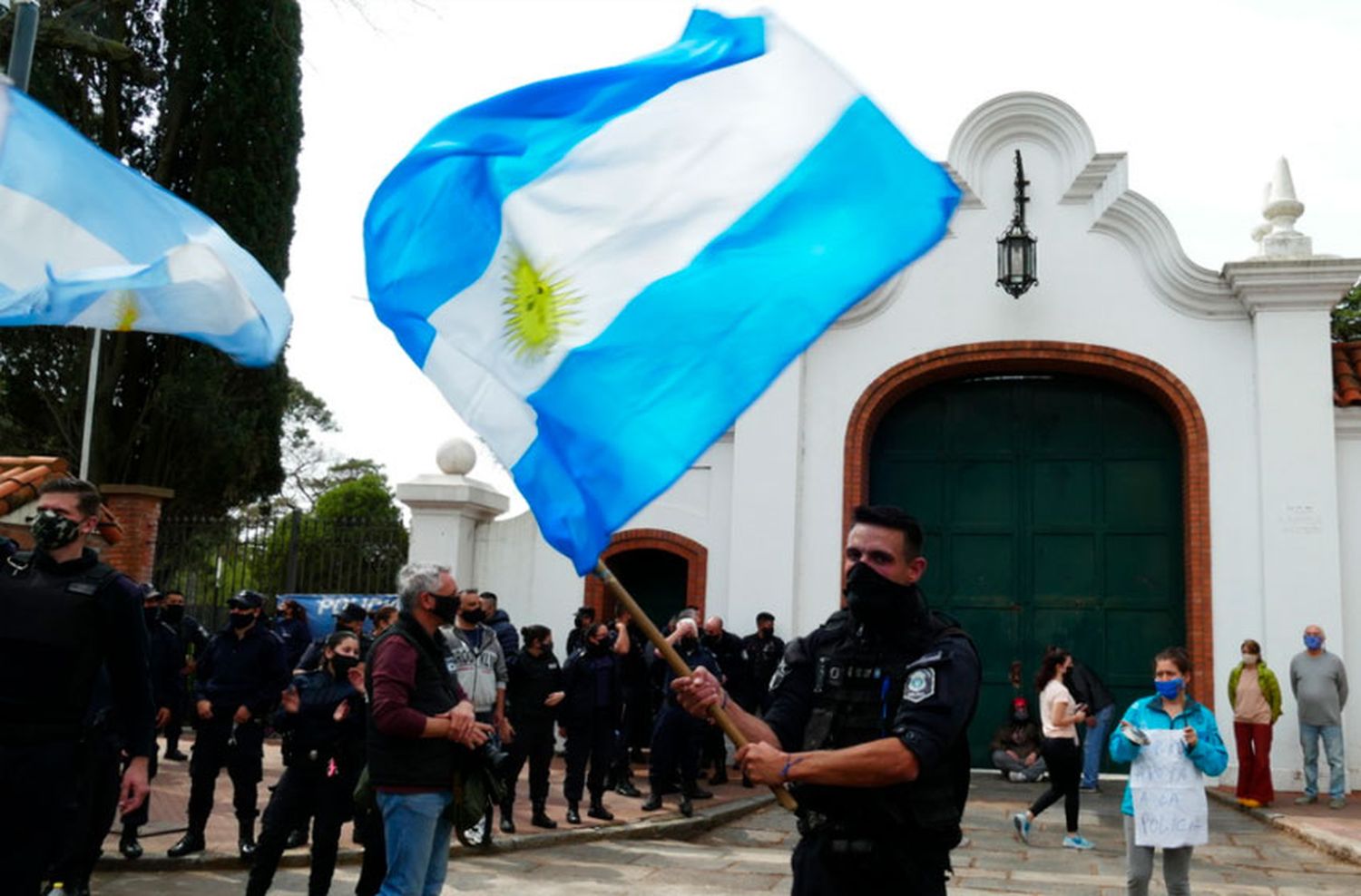 El Ministerio de Seguridad bonaerense separó a 400 policías que participaron de la protesta salarial de 2020