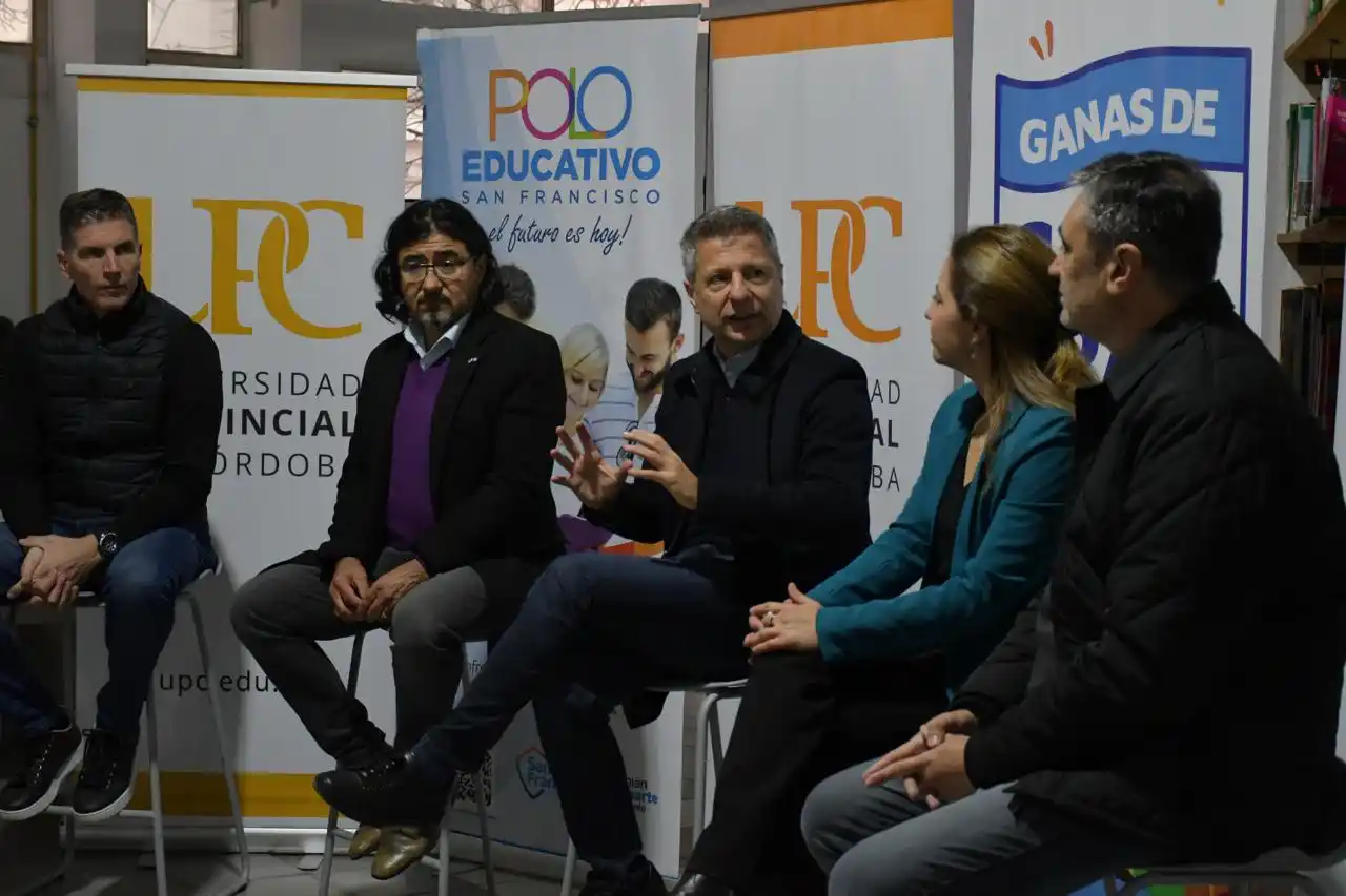 Entregaron 10 kits para prácticas del Trayecto de Robótica Industrial en San Francisco