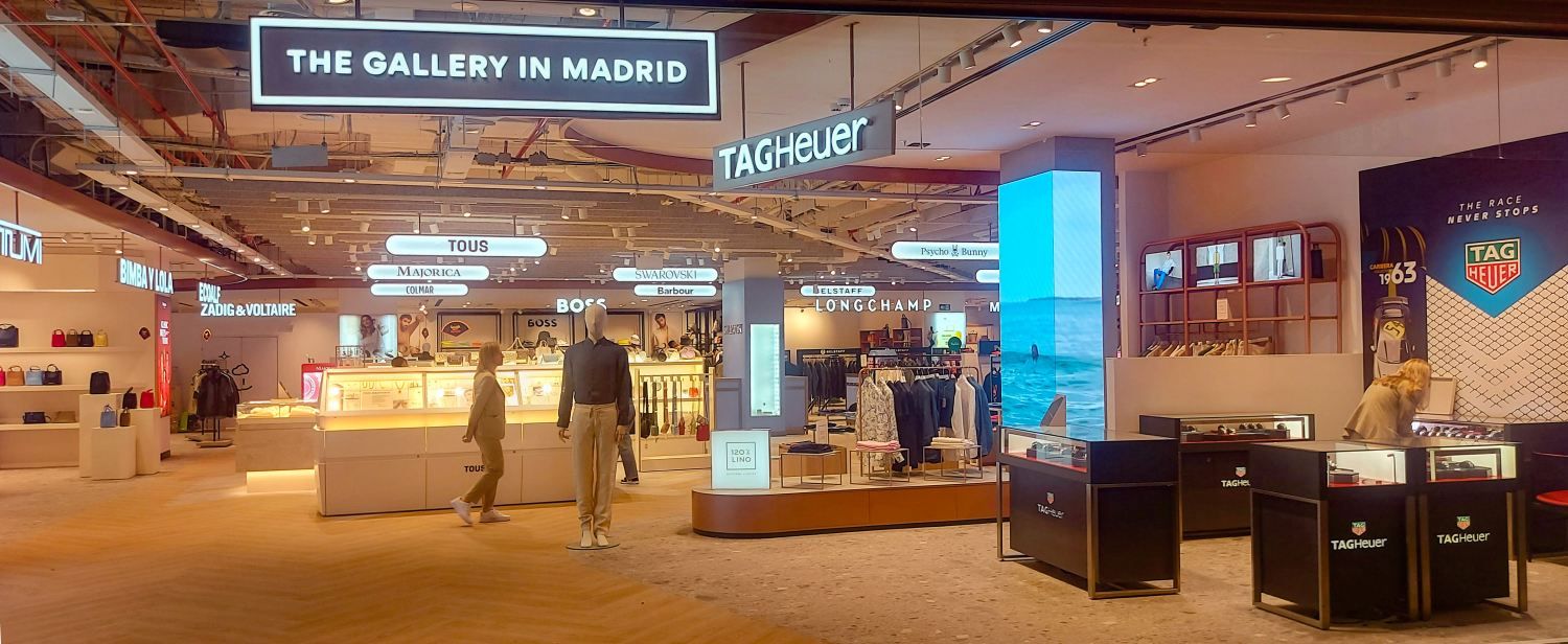 Inauguran tres tiendas en el aeropuerto de Madrid-Barajas, una de ellas presentando un concepto innovador