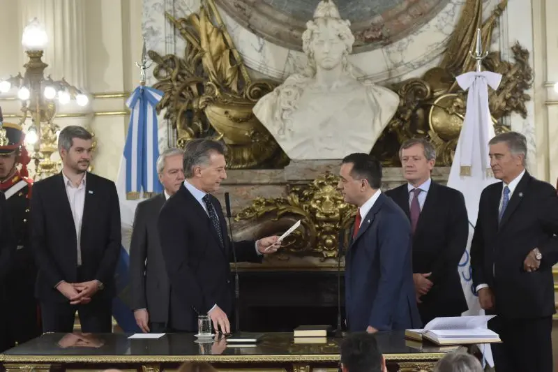 Macri puso en funciones a nuevos ministros de Defensa y Educación