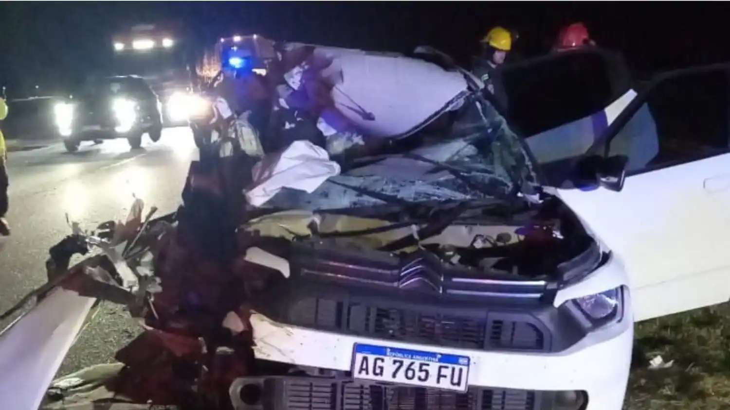 En agosto una camioneta Citroen embistió a un camión en la Ruta 9. Fallecieron una mujer y una niña.