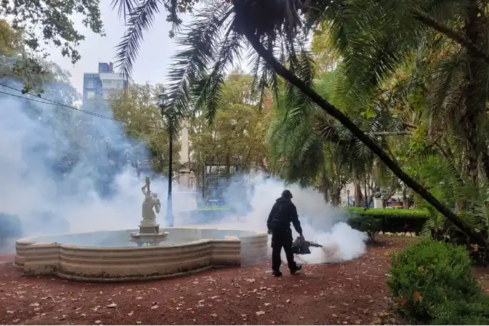 La Municipalidad continúa con las tareas de fumigación en Rosario.
