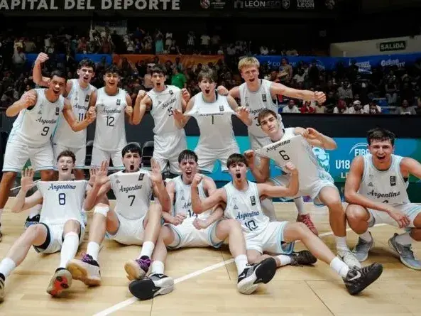 Argentina venció 84 a 83 a Brasil y se quedó con el clásico en la AmeriCup U18. Foto: CAB