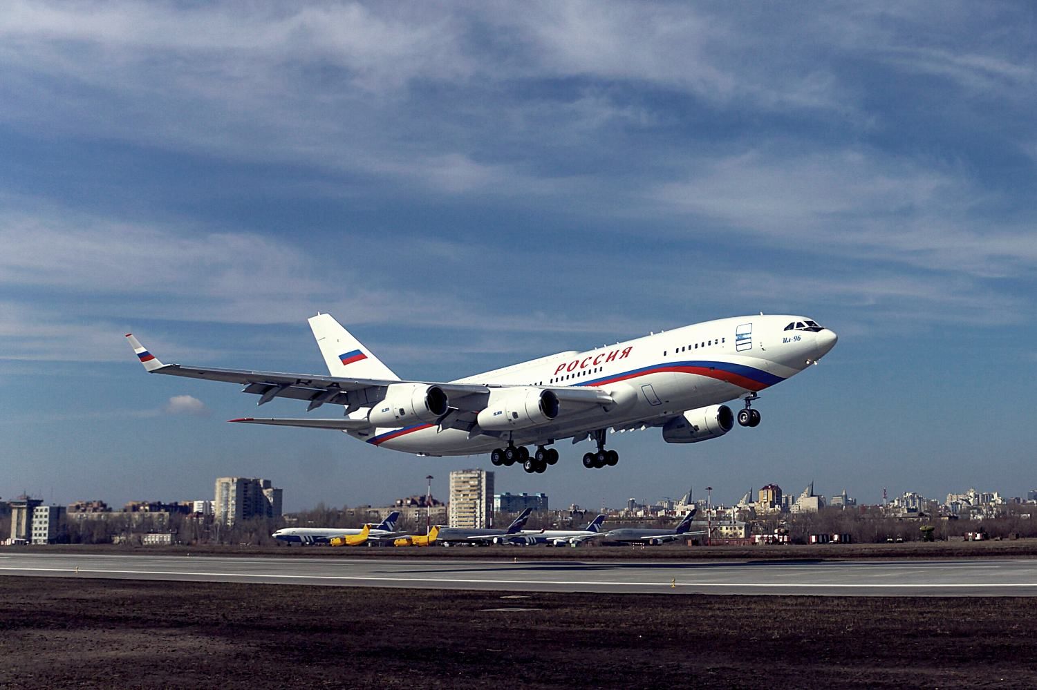 Se acerca el final de un tetramotor ruso: el último Ilyushin Il 96-300 realizó su primer vuelo