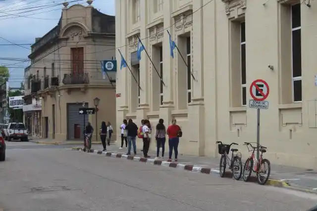 Hoy abren los bancos y se espera gran concurrencia