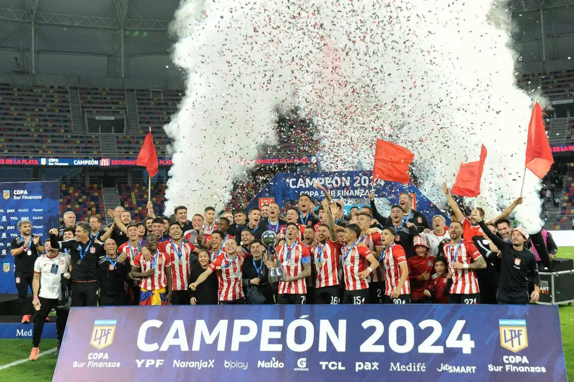 Estudiantes de La Plata se consagró campeón de la Copa de la Liga al vencer a Vélez en los penales