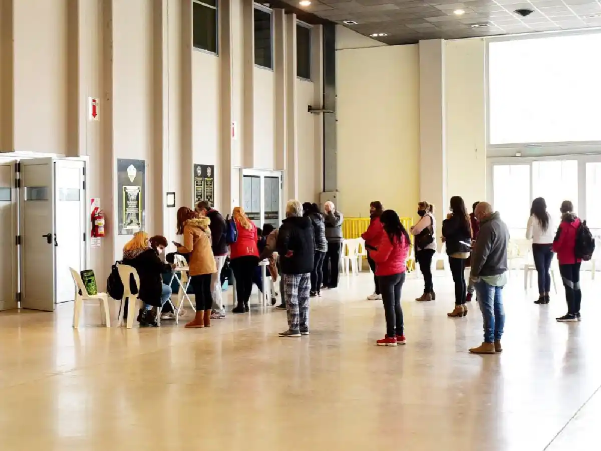 Covid: de 15 a 18 para quienes fueron notificados para vacunarse hoy 