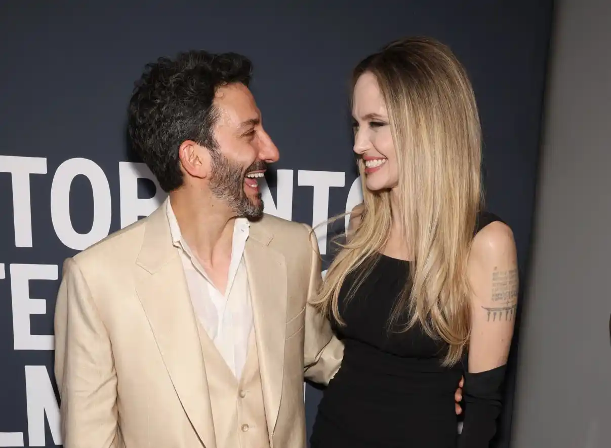 Juan Minujín y Angelina Jolie, a pura risa