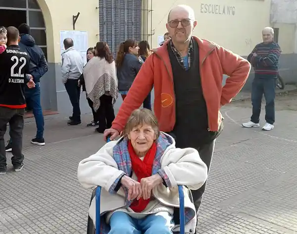 A votar en silla de ruedas