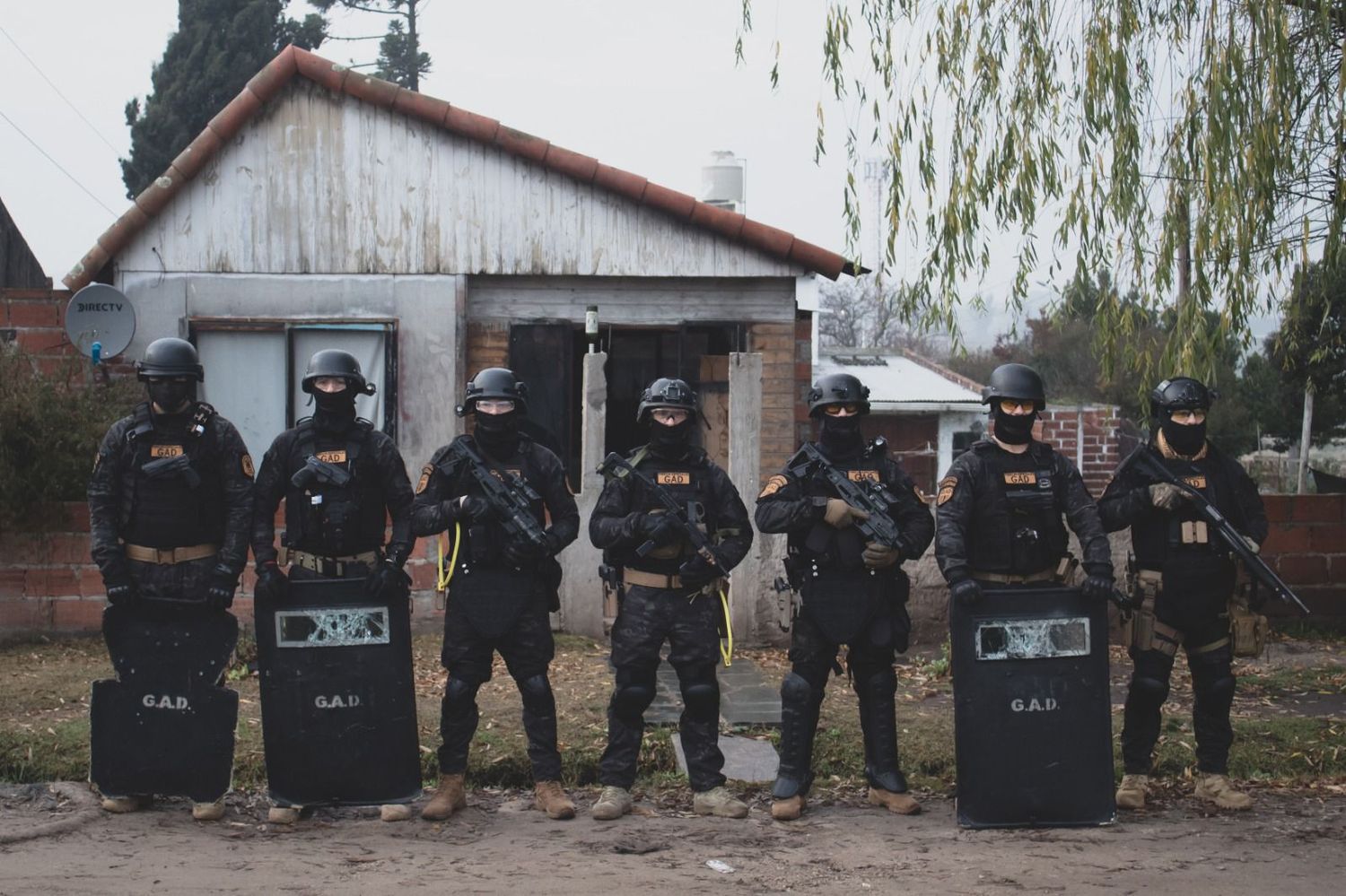 Efectivos policiales realizaron dos allanamientos.