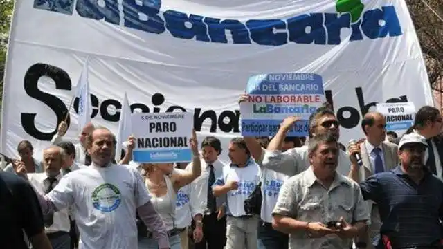 Comenzó el paro en los bancos públicos