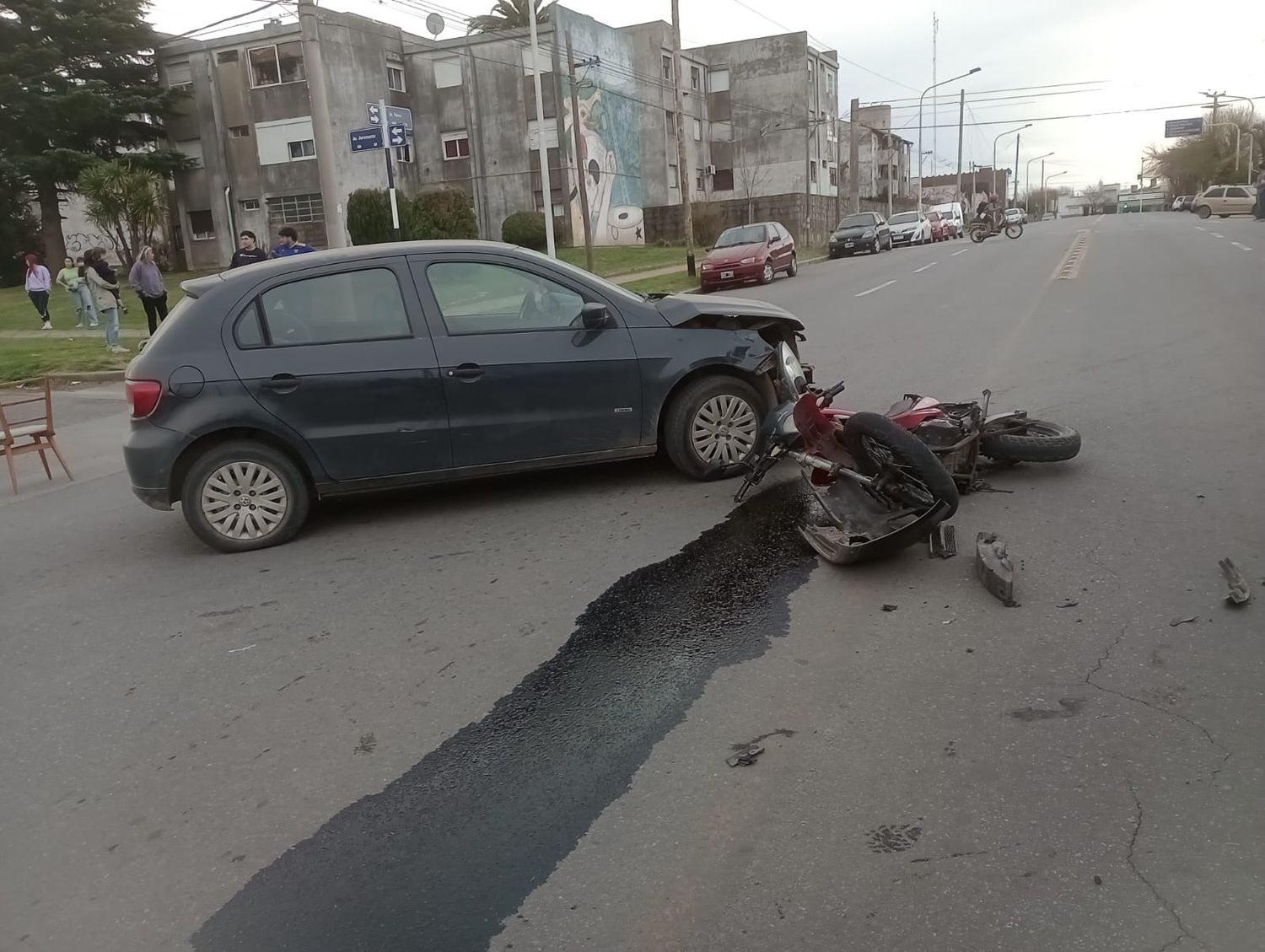 El conductor de la moto fue trasladado al Hospital Ramón Santamarina.