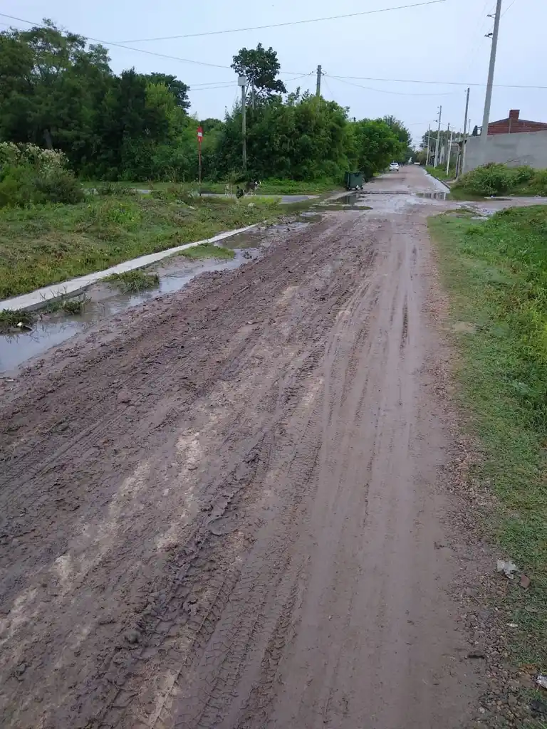 Reclamo por pérdida de agua en la vía pública