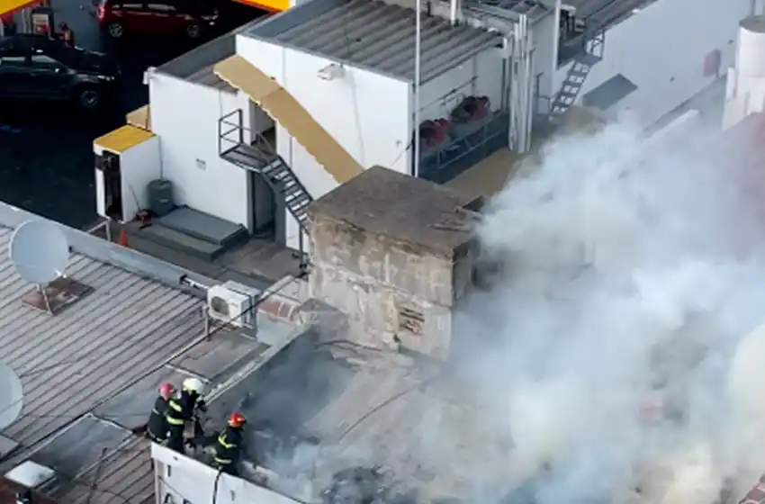 Tensión por un incendio a metros de una estación de servicio