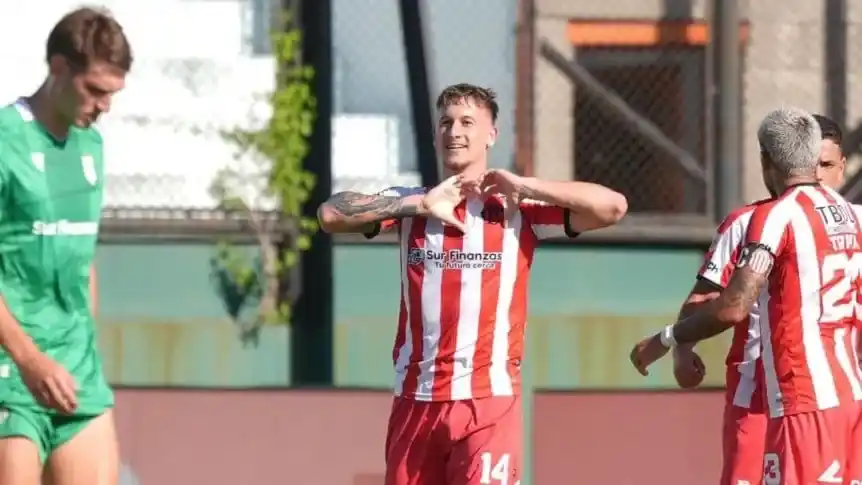 Kevin Jappert, celebrando su gol tras un rebote fortuito.