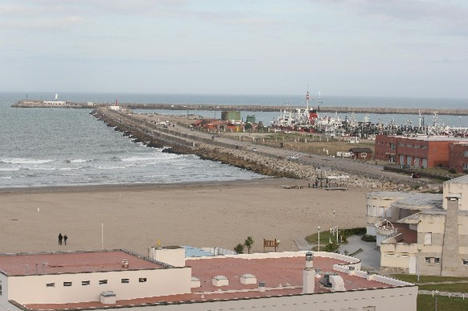 Proponen a la Escollera Norte para descargar buques pesqueros