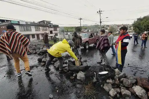 Los indígenas mantienen su posición de reclamar por el alto costo de la vida.