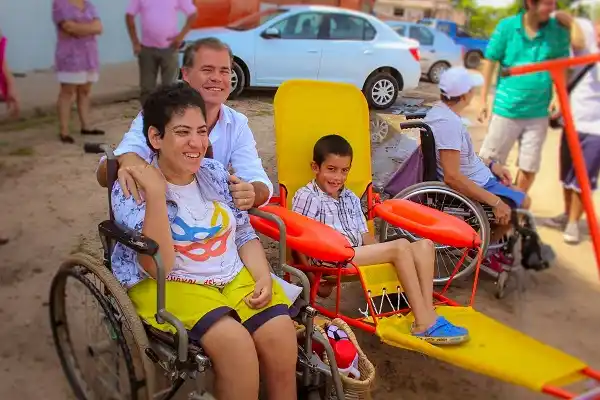 Incorporaron dos sillas anfibias para posibilitar el movimiento en arena y agua