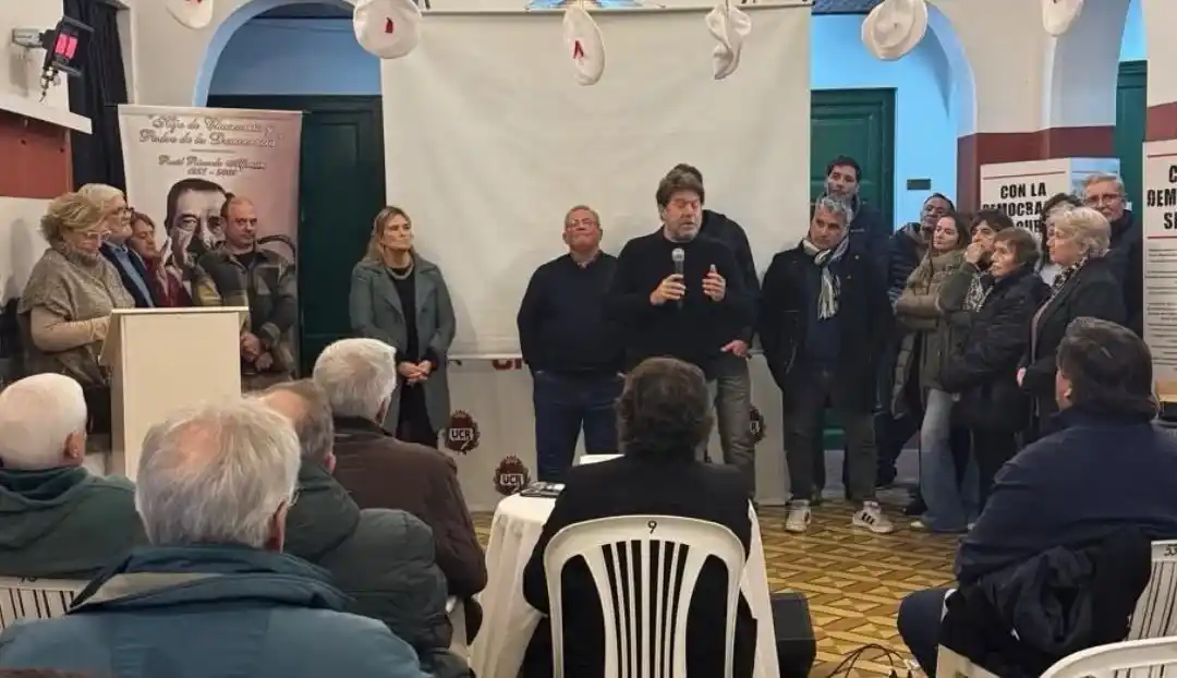 La jornada contó con la presencia de legisladores provinciales y autoridades del radicalismo bonaerense y nacional, quienes destacaron la importancia de fortalecer el partido desde los distritos.