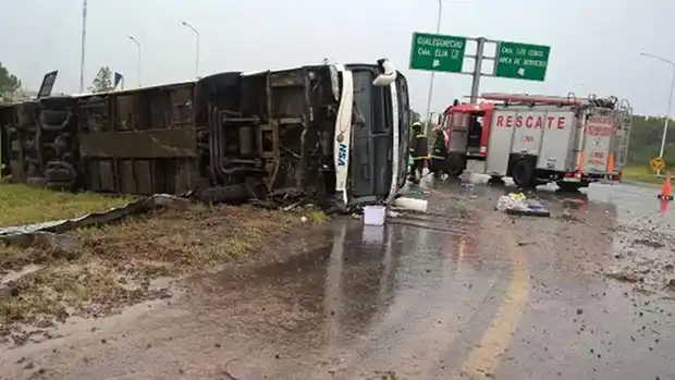 Un mes de preventiva al chofer que volcó y causó la muerte de 5 personas