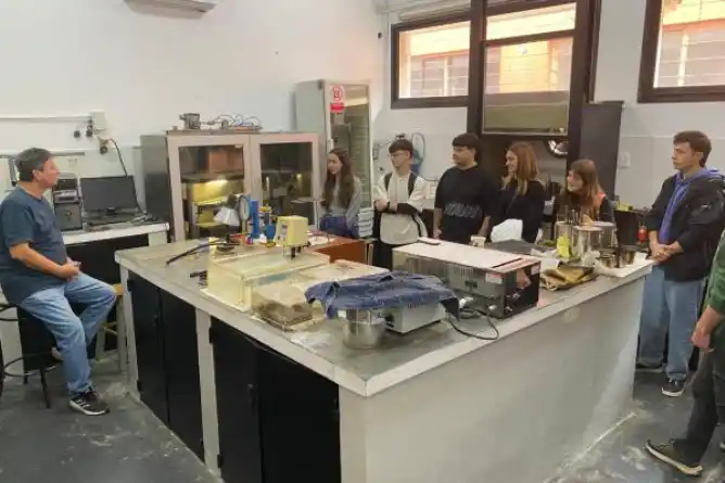 Estudiantes del Seminario de Ingreso a las carreras de la UTN en la Regional La Plata