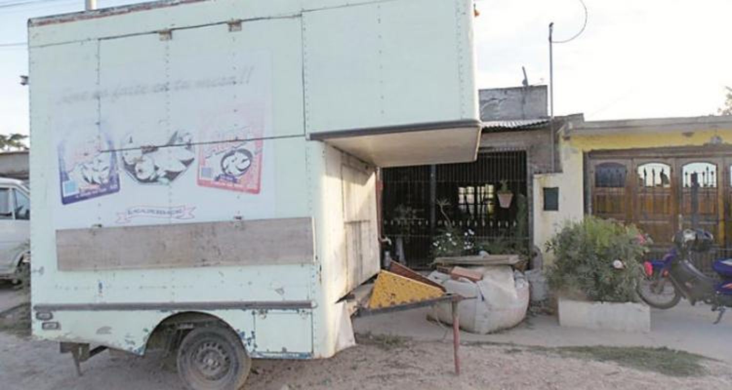 Les balearon la casa para intimidarlos