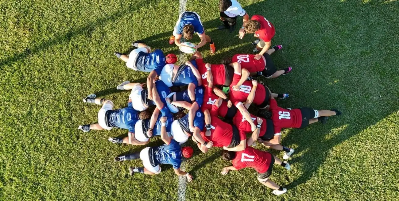 El encuentro de rugby se disputa en cancha de Aranduroga en Corrientes. Foto: Fernando Nicola.