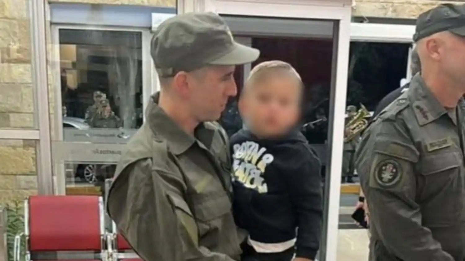 Video: así fue el reencuentro de Nahuel Gallo con su familia tras su liberación en Venezuela y su regreso a la Argentina