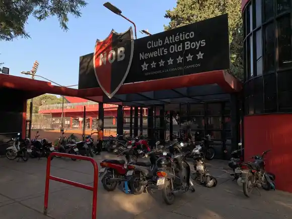 Newell’s no paga salarios y la crisis amenaza con golpear donde más duele: sus trabajadores