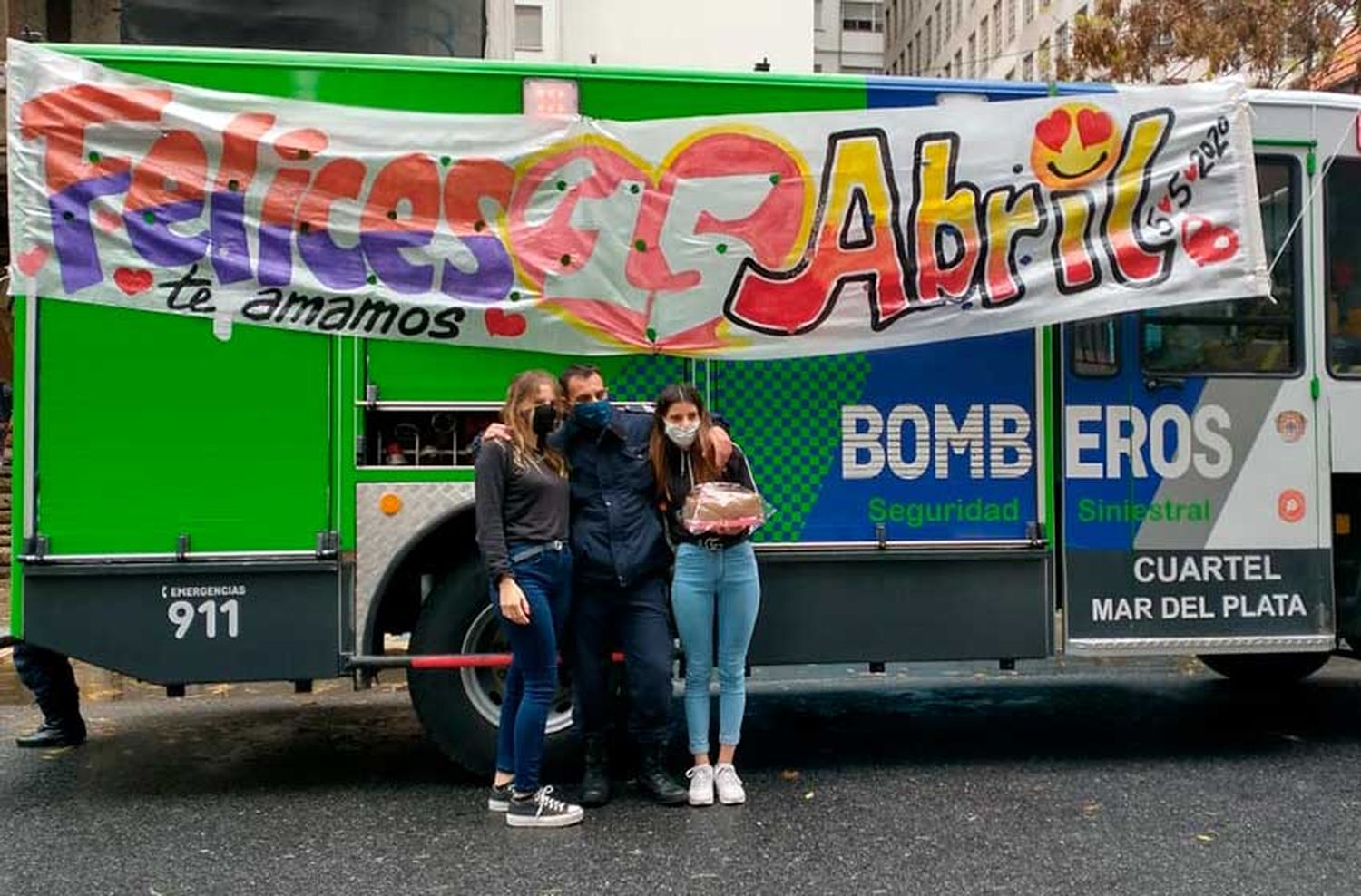 Que vengan los bomberos, cumple años Abril