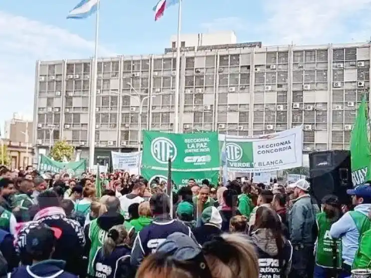 El paro nacional de hoy miércoles culminará con un acto en la Plaza Mansilla