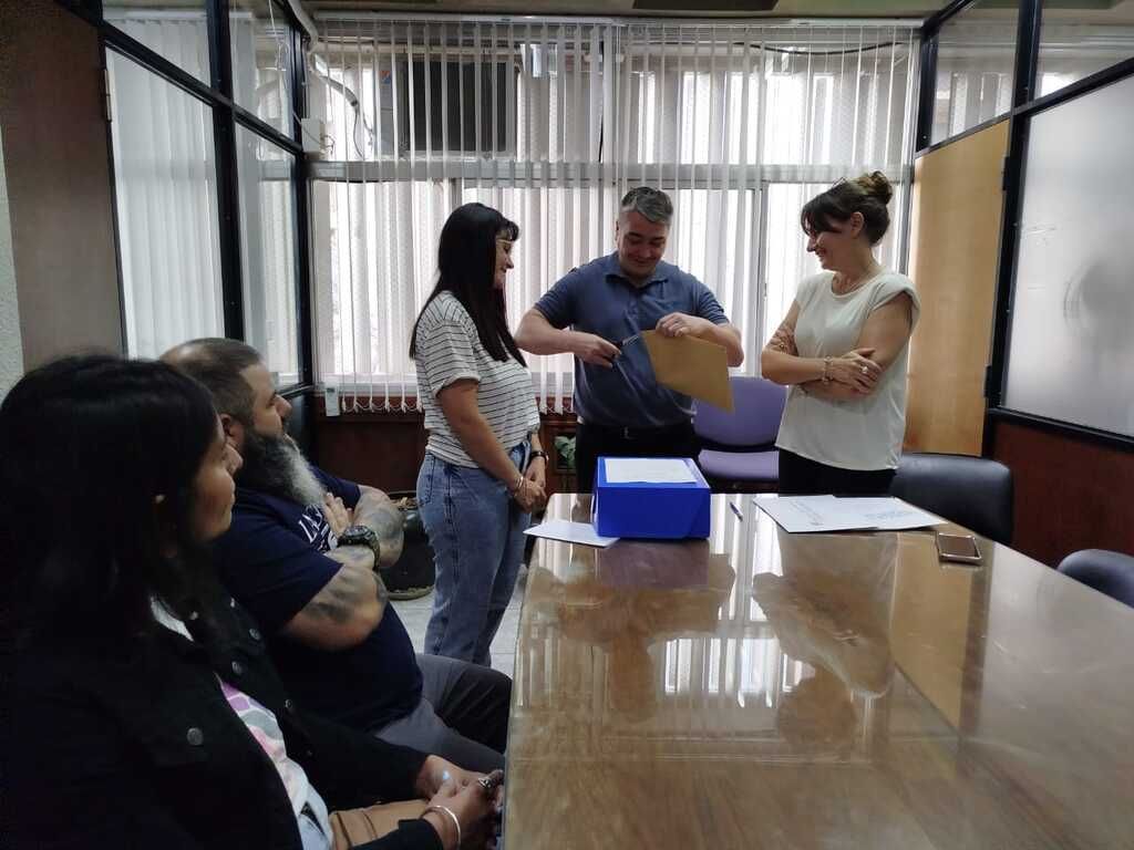 Apertura de sobres de la licitación pública para la digitalización de los planos de construcción del archivo perteneciente al Departamento de Catastro y Georreferenciación.