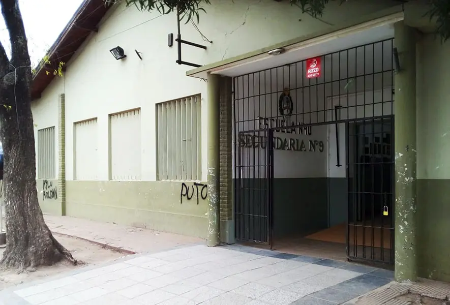 Ladrones robaron un televisor de la Escuela Primaria Nº 40
