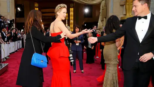 Jennifer Lawrence volvió a caerse en los Premios Oscar