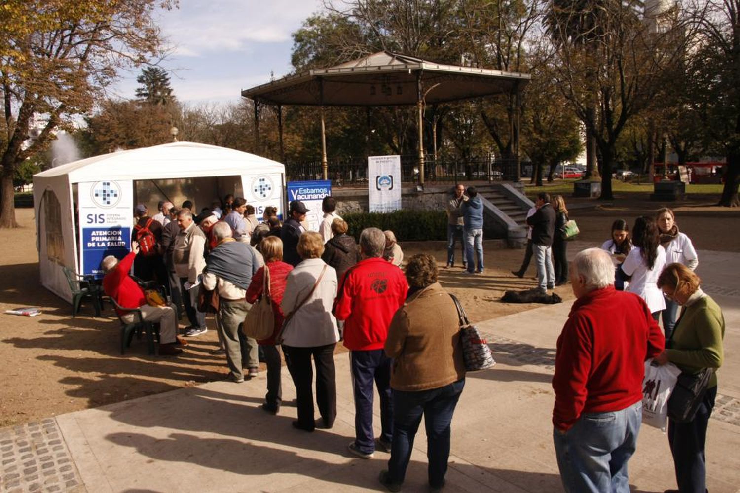 Unas 250 personas pasaron por la carpa montada en la Plaza