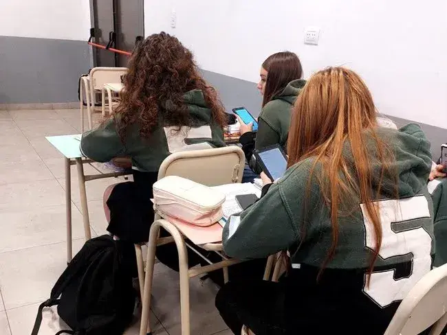 ¿Qué camino siguen los egresados en Rafaela tras finalizar la secundaria según el relevamiento del ICEDeL?