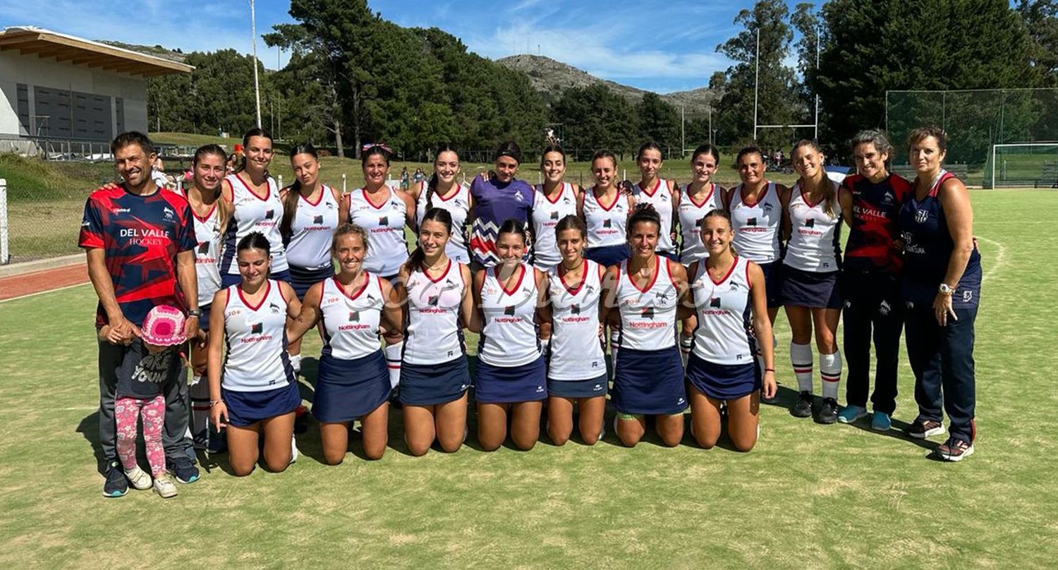 Las jugadoras que conforman el plantel de hockey del Club Del Valle