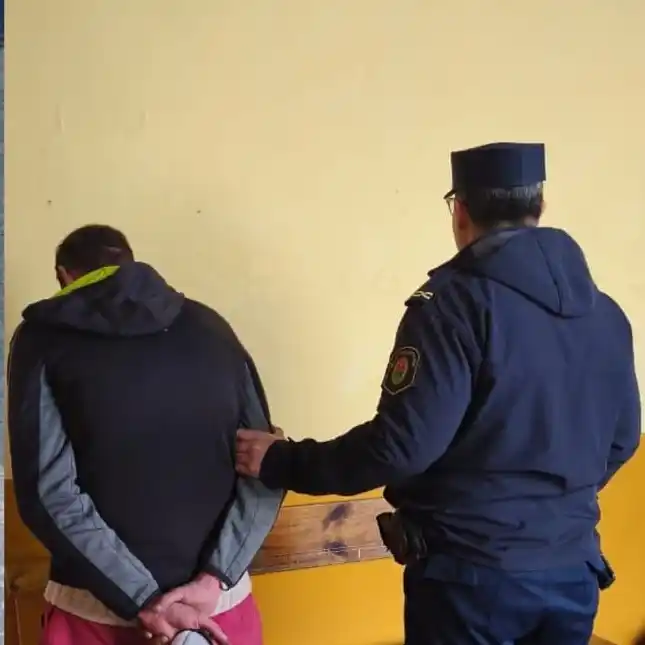 Personal policial sorprendió a un hombre que portaba elementos de dudosa procedencia