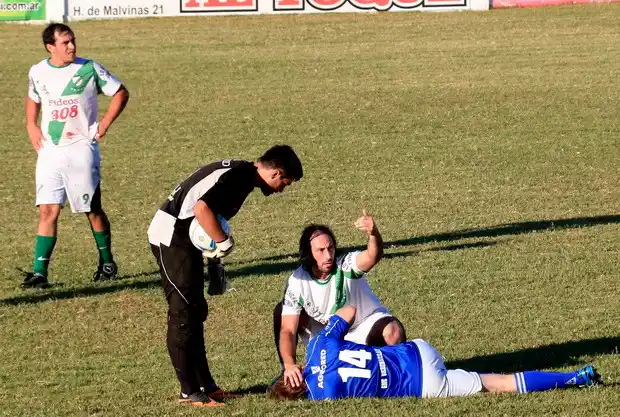 Video: Le pegó de atrás, le causó la pérdida de tres dientes y seis puntos de sutura   