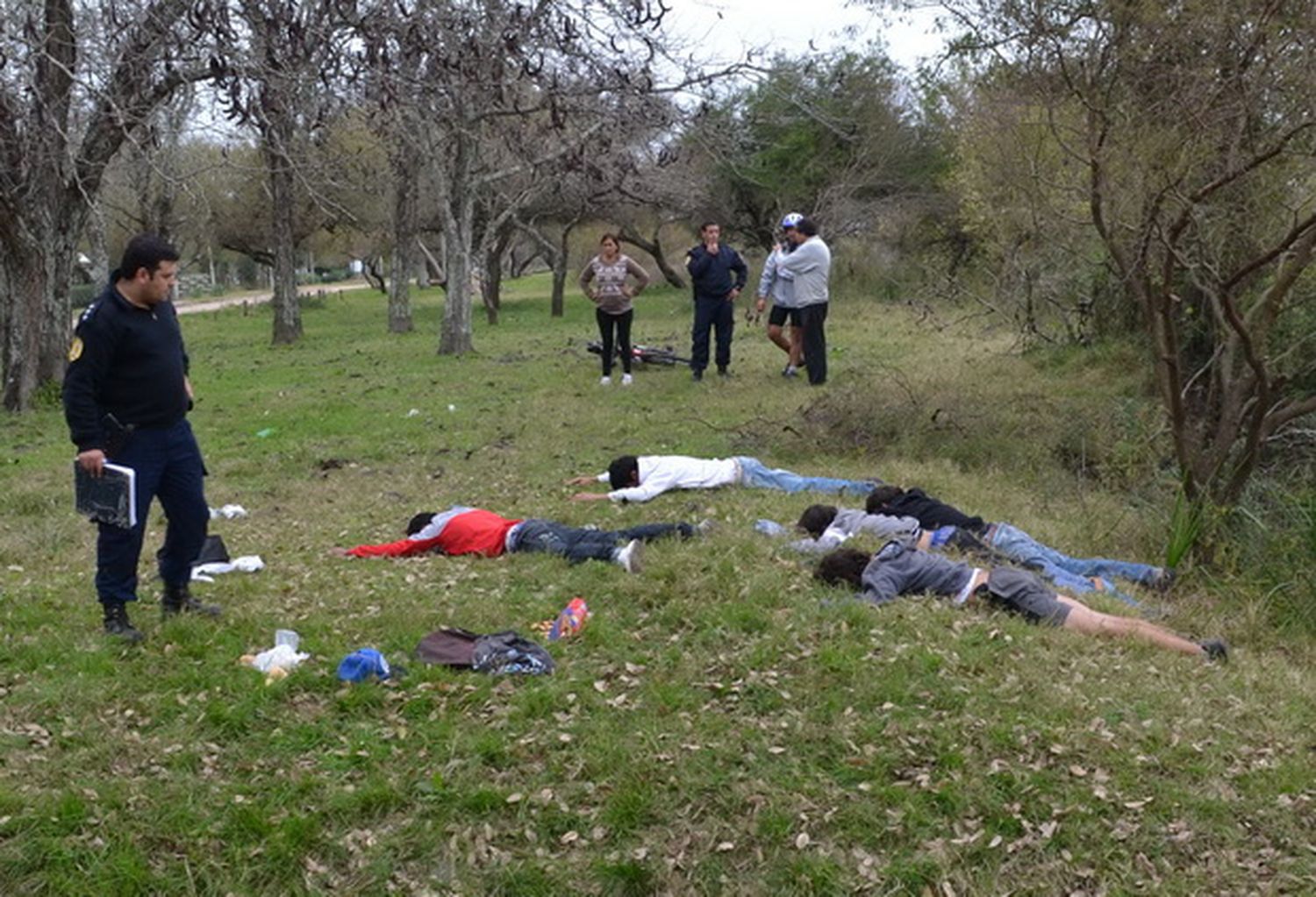 Los esperaron y cuando fueron a buscar lo robado los atraparon en el acto