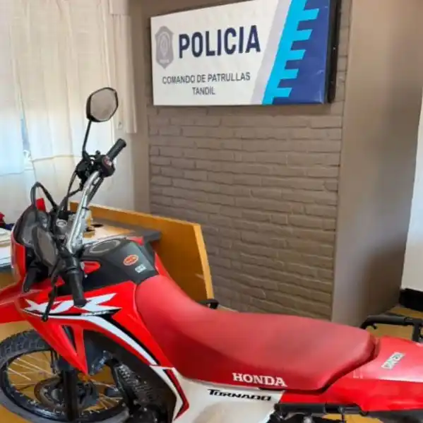 La Patrulla Rural recuperó una moto robada que había sido escondida en la vía pública