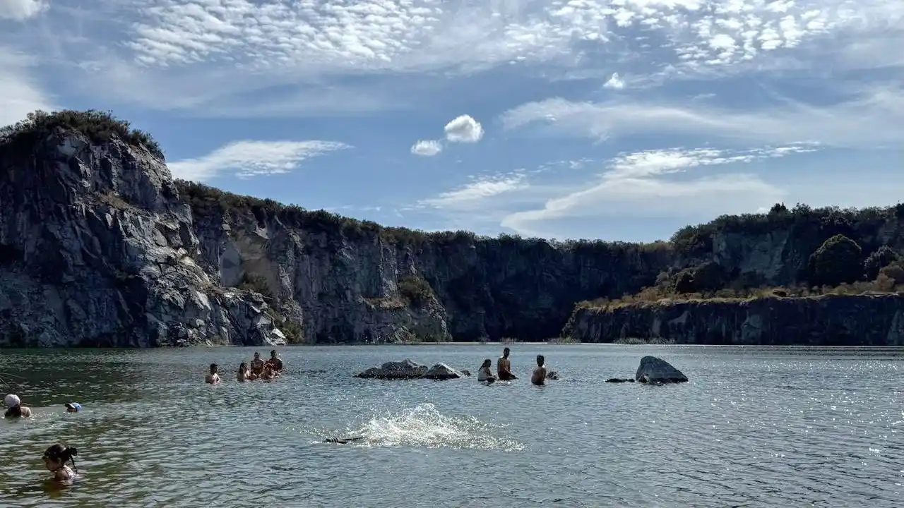 Desde el Municipio transmitieron que notificaron al propietario de las cavas para que cierre el predio.
