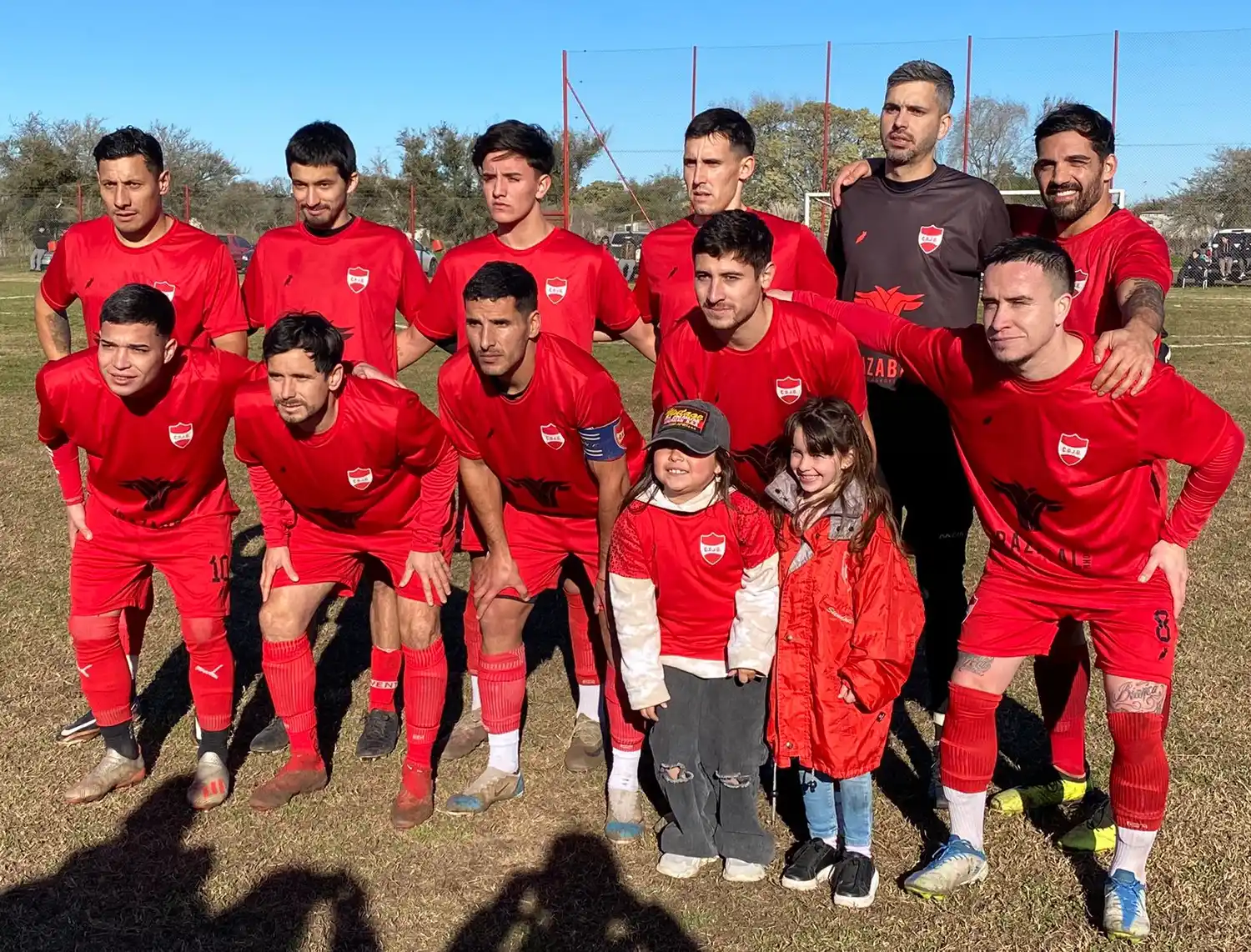 FOTO EL MENSAJERO DE LA COSTA La formación de Juventud Unida en el partido más reciente.