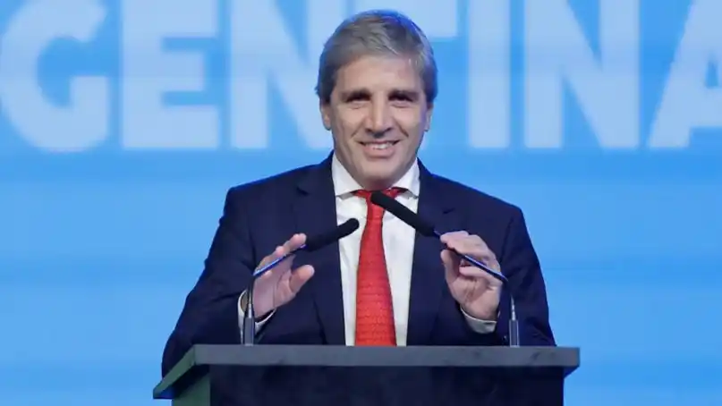 Caputo anunció la baja de aranceles a la importación de 27 bienes de capital claves para la industria