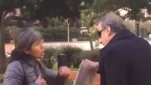 Una mujer increpó a Guillermo Moreno en la calle