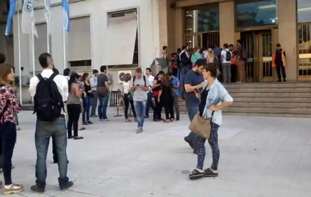 Echaron a 140 trabajadores de Fabricaciones Militares