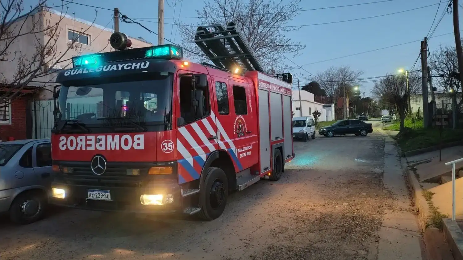 Se prendió fuego el cielloraso de una vivienda en la ciudad