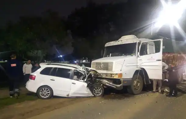Efectivos policiales y Bomberos Voluntarios de Reconquista trabajaron en el lugar.